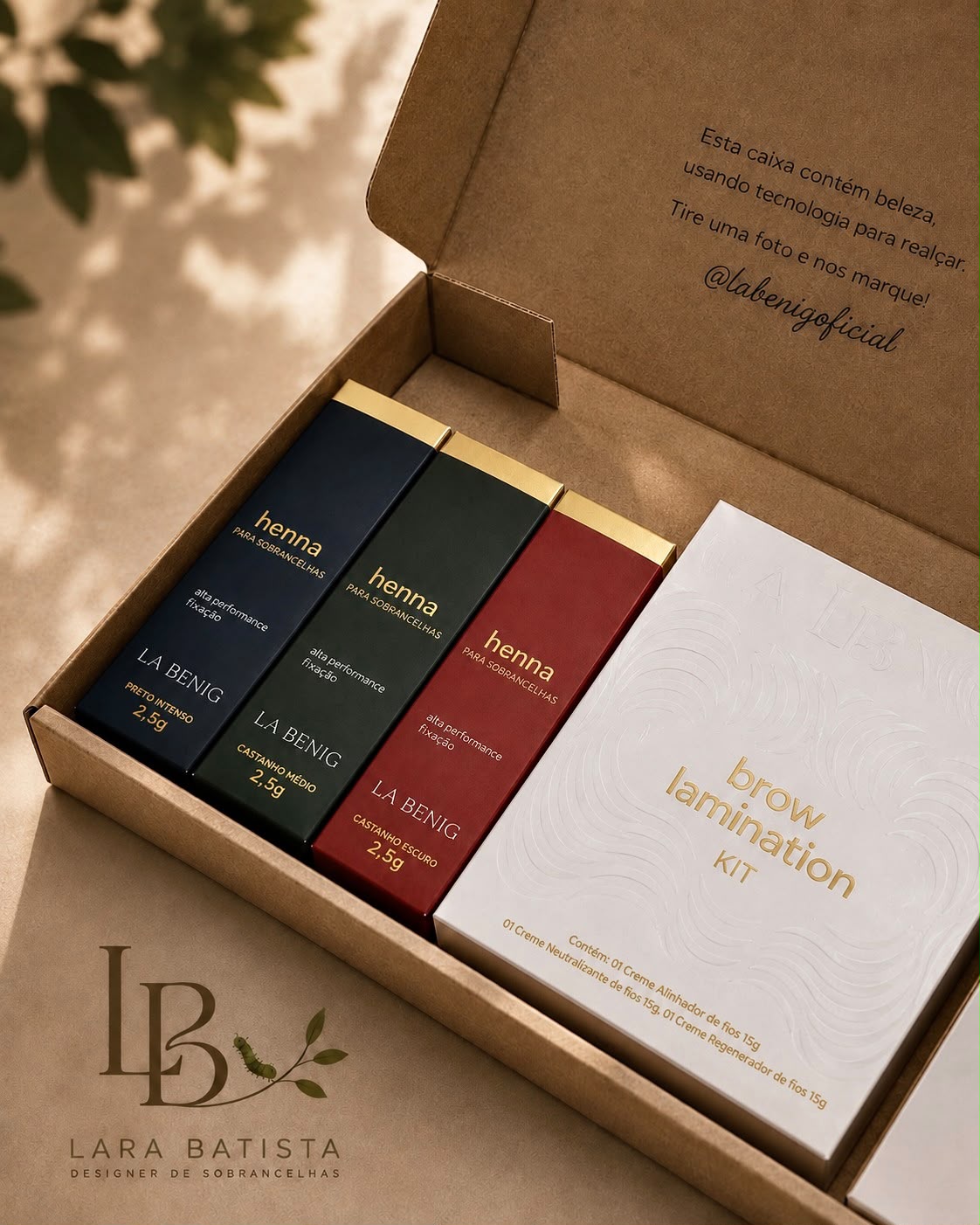 Kit de hennas e brow lamination usados no studio Lara Batista